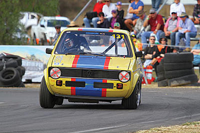 VW Warwick 2015 Record MK1 field-golf1-jpg