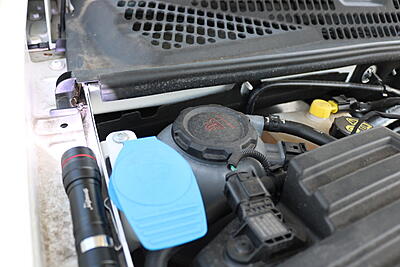 Amarok Trendline M21 Bonnet Strut conversion kit-img_6369-jpg