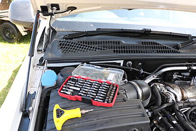 Amarok Trendline M21 Bonnet Strut conversion kit-img_6376-jpg