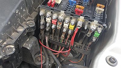 A couple of questions about bits for my R36-fuse-box-jpg