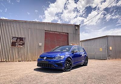 Golf R Special Edition + Hot Wheels Golf R Special Edition-9033a9e52ab37dd72c0f585e9e7e77b4-1-jpg