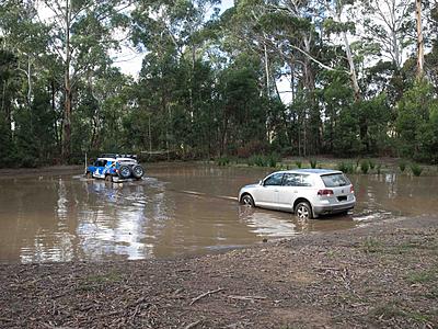 Touareg recovers FJ Landcruiser-great-divide-tours-4wd-training-water-recovery-jpg